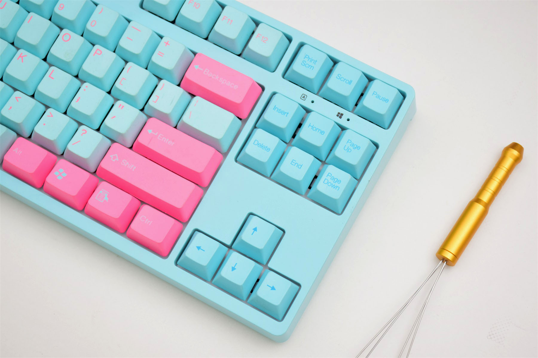 搭配,装完以后多少还是有点色差,还是原来的配色一致性更好一点,键帽