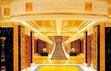 世界上最豪华的两座酒店，迪拜的6000多元一晚，三亚的4000元一晚