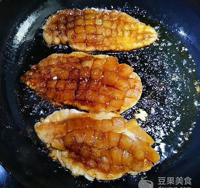 鸡胸肉怎么腌制煎出来最好吃 6fcb11633ff3420780ba6b0317e8a5eb.jpeg