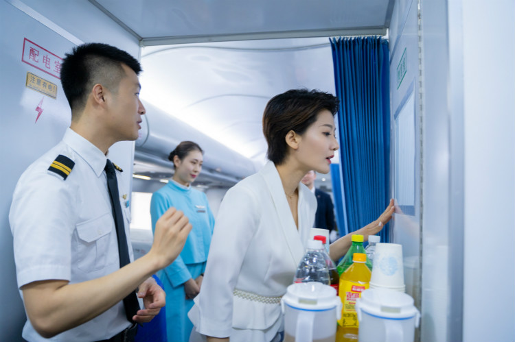 四川电视台主持人凌玥带你解锁不一样的四川新华