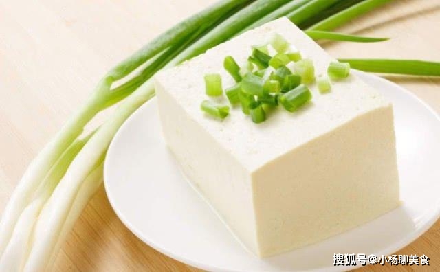 小葱拌豆腐好不好吃做好第二步就对了 学会后再也不怕豆腐难吃了 加入适量