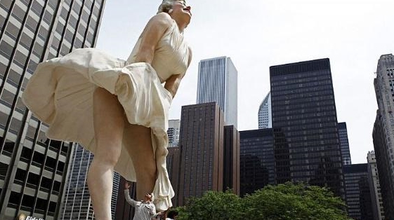世界最“悲催”雕像，耗资500万不到300天被拆，只因游客这样举动