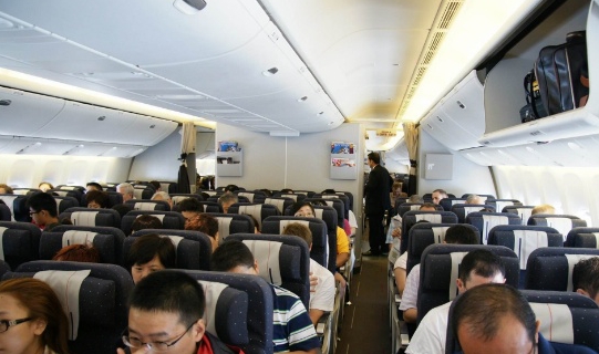 世界最漫长的航班，要在机上看9部电影才到达，乘客坐到腰酸背痛