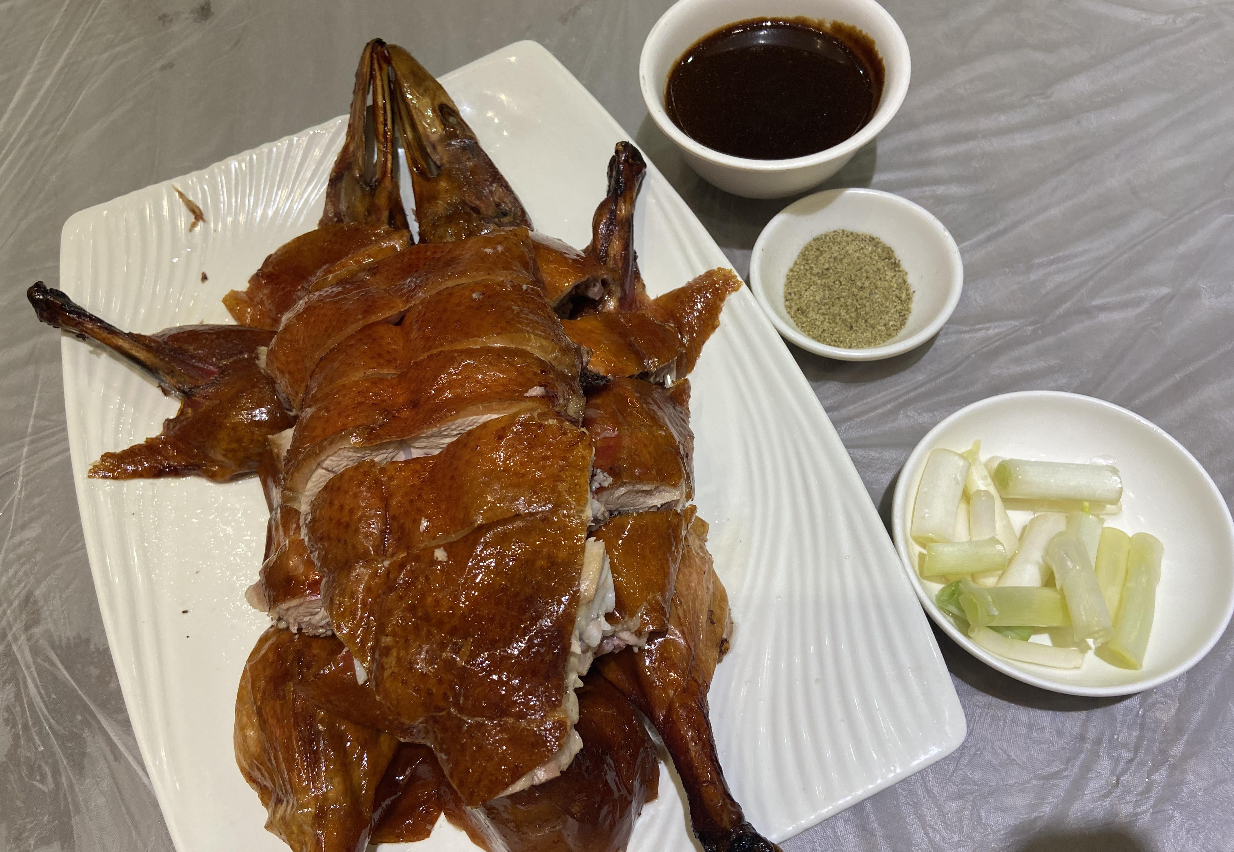云南昆明最有代表的美食，竟是一只烤鸭，距今已有600多年的历史