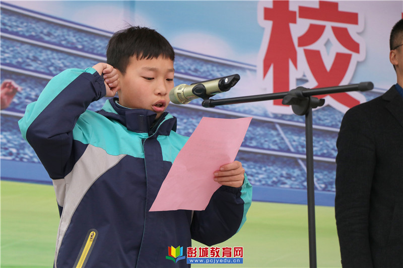 云龙区人民政府副区长张楠宣布2021年徐州市云龙区"区长杯"校园足球