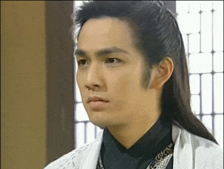 钟汉良饰演的追命,有些逗逼,总是一副吊儿郎当,玩世不恭的模样.