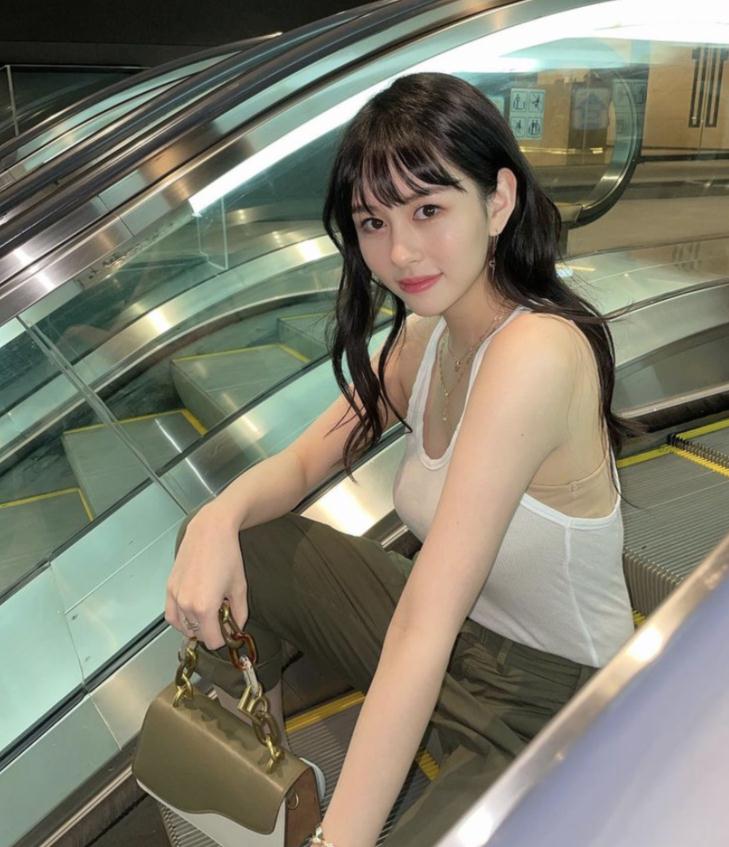 邱淑贞女儿沈月近照曝光其气质不输当年邱淑贞成熟有可爱