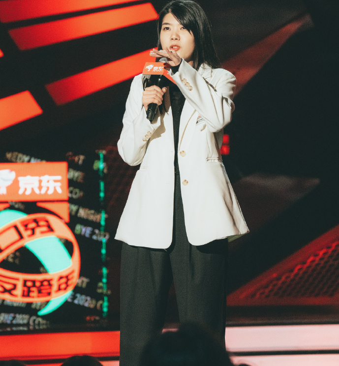 原创媒体谈杨笠代言电脑遭抵制消费男性杨笠这种思想早该抛弃了