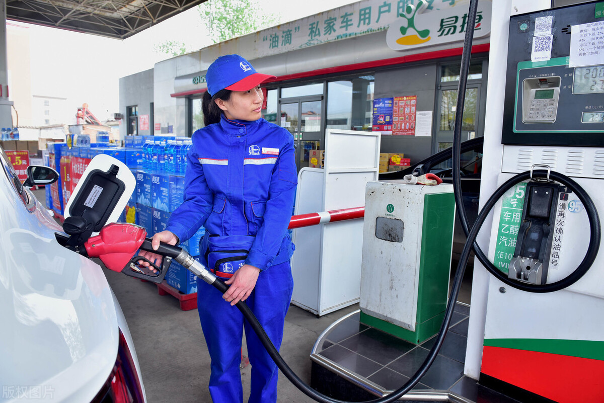 享有更高級別的服務,洗車機畢竟是機器,洗得不如人工洗車乾淨.