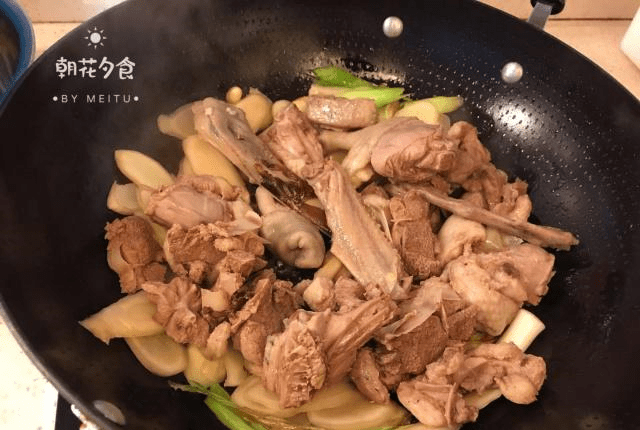 夏天吃羊肉好还是猪肉好 ae1e271c22ad4b3f92496afbcd80c7de.png