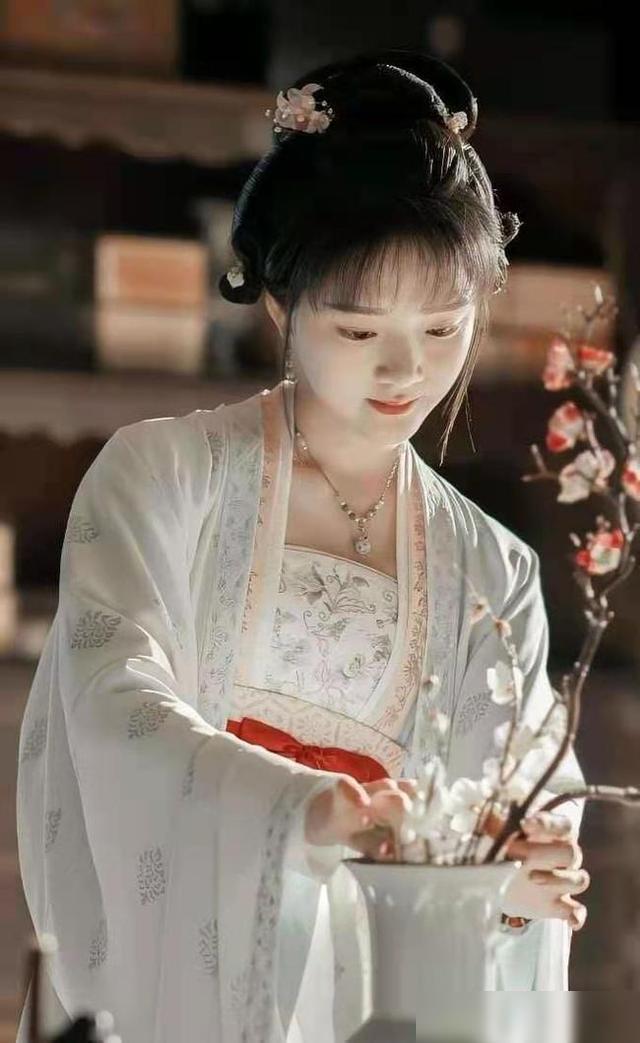 《朱颜》3月20日开机,肖战定妆照曝光,造型华美仙尊本仙