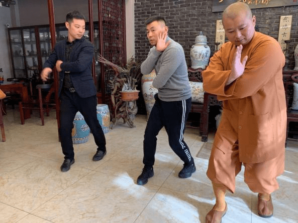 《武术世家"何氏散手"——实战》节选:细心揣摩 精益求精_何伟