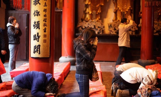 中国人到日本神社参拜，留言牌都写啥？有一种内容让当地人发笑