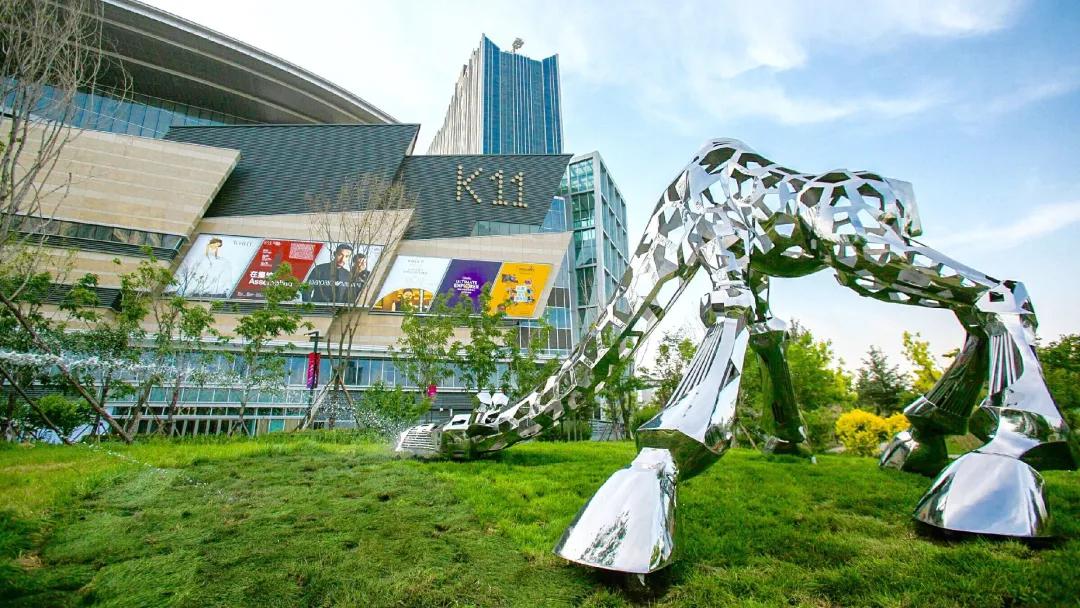 有多家商场即将开业,比如正在施工中的车都星耀活力城,北湖魔都活力城