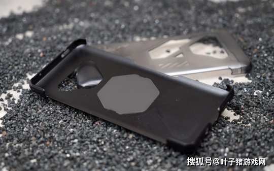利器|怪兽级游戏利器君临天下 黑鲨4Pro游戏手机首发开箱评测