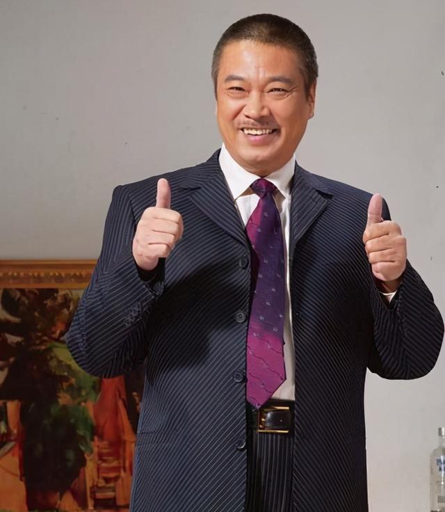 吴孟达演《楚留香传奇》走红,27岁欠30万赌债,与周润发借钱被拒