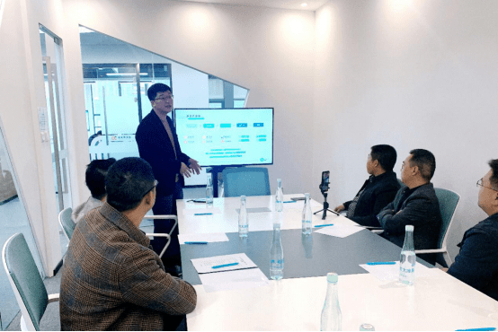 校友|西京学院校领导走访校友企业陕西绝顶人峰网络科技有限公司