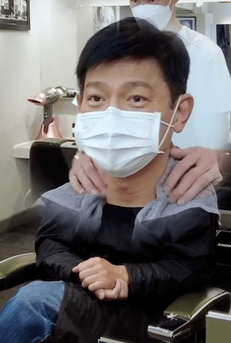 原创刘德华真的老了为新戏烫发却意外暴露脱发问题头上还有白发岁月不