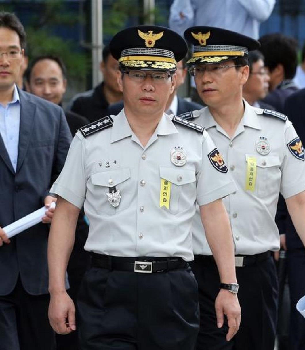 同样是警服 忍了美国的 忍了韩国的 看到迪拜警服 真是厉害了 制服