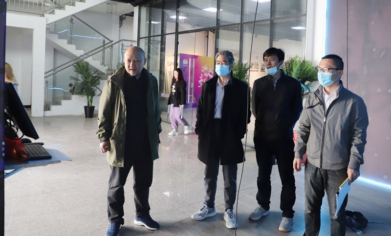 山东艺术设计职业学院校领导考察虚拟仿真教学实验实训中心