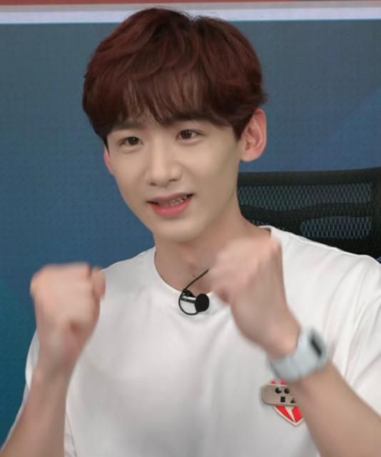 猛男撒娇白敬亭做客李佳琦直播间二人玩性大发场面一度沦陷