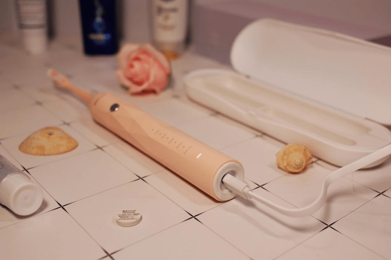 8年沉淀46次改进，扉乐新品牙刷，敢于提出不伤牙的电动牙刷