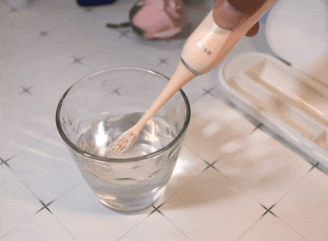 8年沉淀46次改进，扉乐新品牙刷，敢于提出不伤牙的电动牙刷