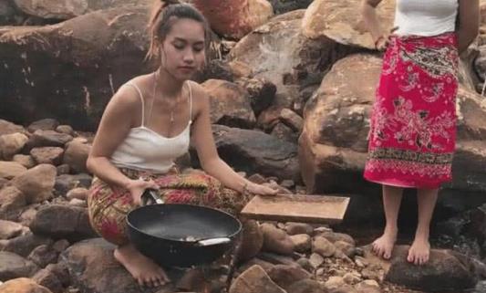 都说缅甸姑娘美呆了，河边做饭时完全不顾形象，真想娶回家！