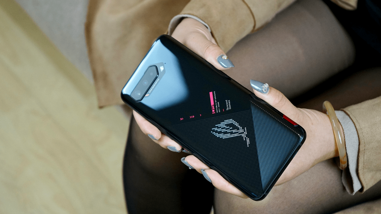 操作|腾讯 ROG 游戏手机5 上手体验：游戏手机？NO！游戏机？YES！
