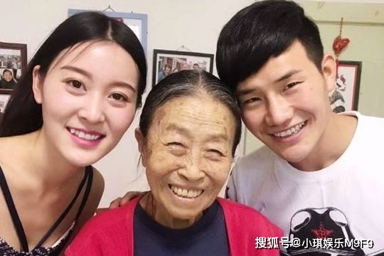 知名老戏骨张少华去世,孙子谢孟伟发文缅怀,让人泪目!_奶奶