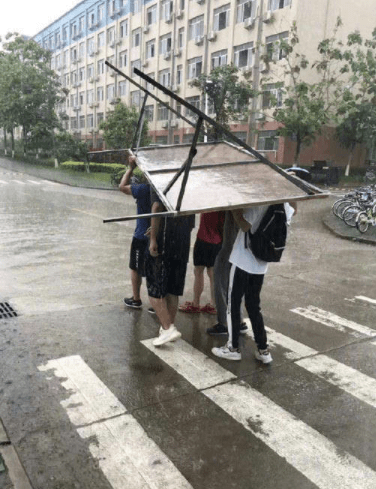 原创
妹子,无奈而又不失礼貌的微笑