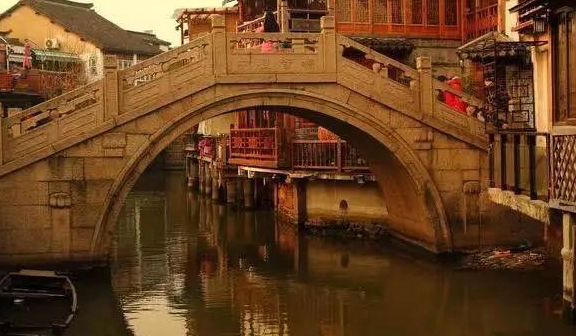 上海最“良心”古镇，不仅门票免费物价也很低，如今游客连绵不绝