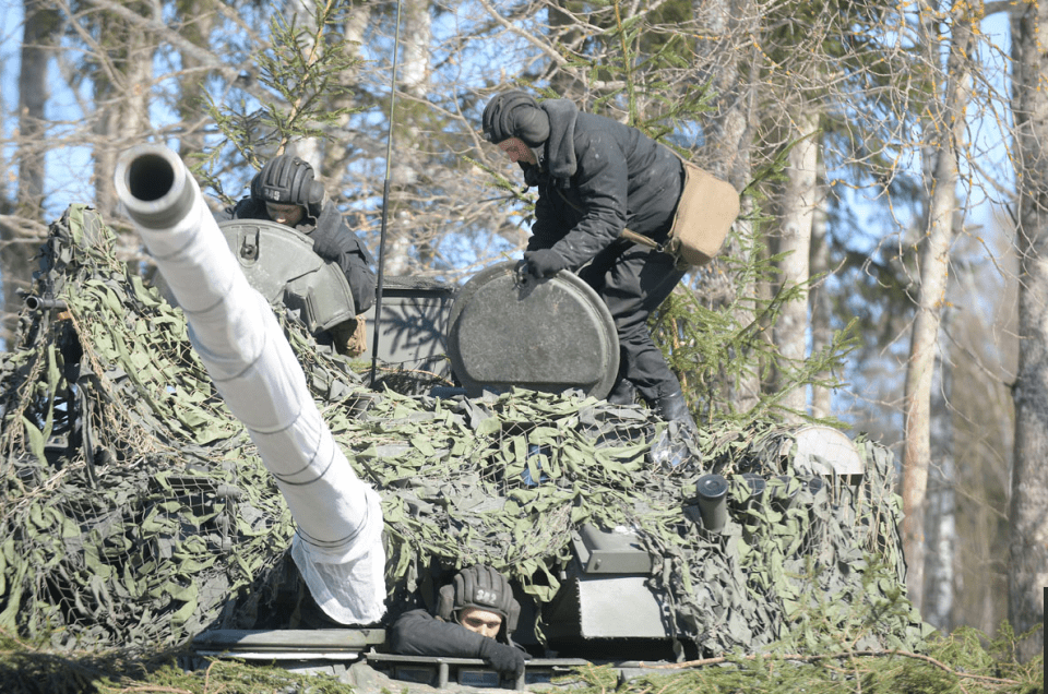 原創駐守在莫斯科的坎捷米羅洛夫近衛坦克師進行坦克兵實彈訓練