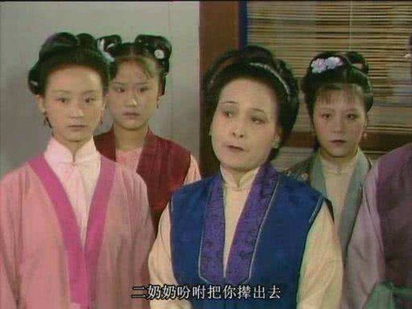《红楼梦》：小红的父母是管家林之孝夫妇，为什么她在怡红院还处处受排挤？