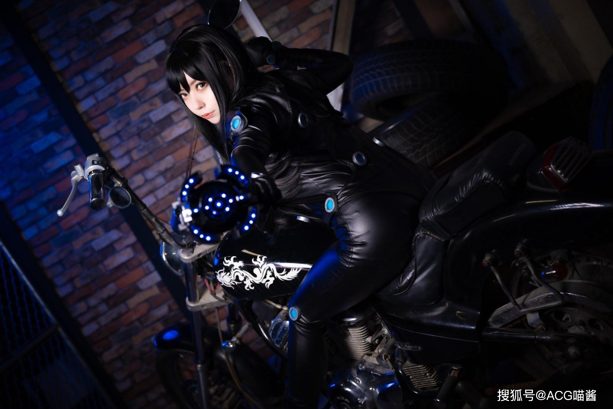 深受网友们喜爱的皮衣cos,为什么大部分coser都不是很喜欢_漫展