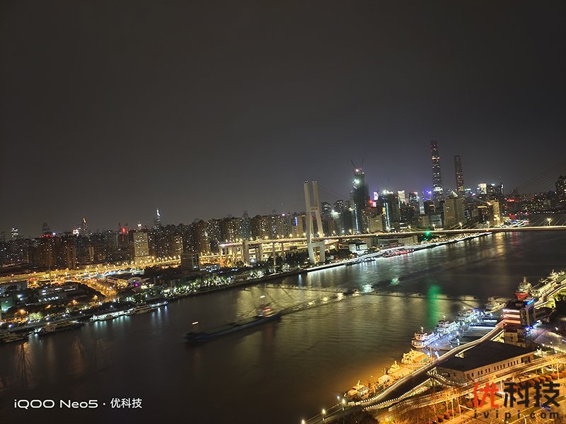 双芯高刷值得入手iqooneo5优科技全面评测