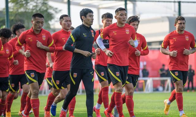 国足首发阵容曝光，恒大国安成大赢家，抢占8个位置