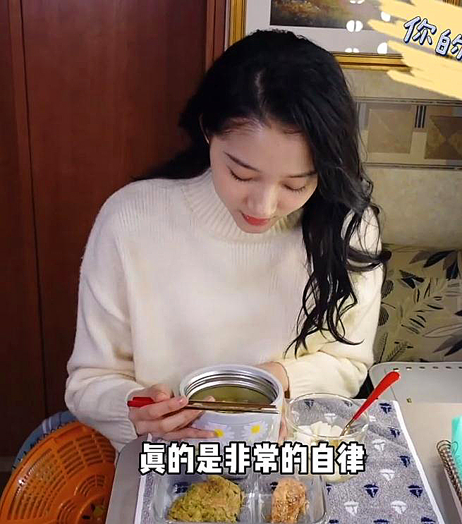 关晓彤晒春季营养餐清淡低脂收获上万点赞网友想胖都难