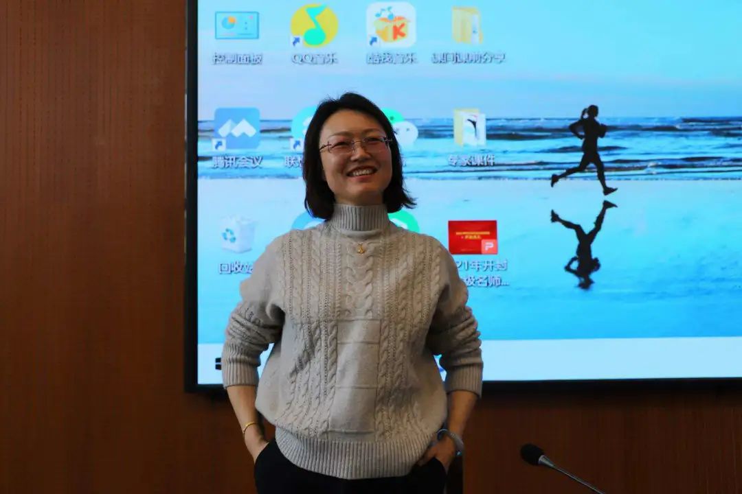 以极大的热情,极富感染力的语言为我们上了生动一课的刘萍萍老师从