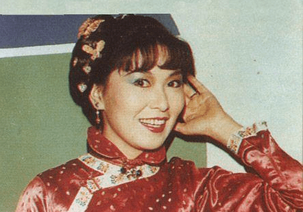 "梅超风"近照,74岁精神矍铄身体硬朗,穿着时尚看上去像50岁_黄文慧