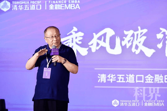 郑东董事长_郑东和郑源照片