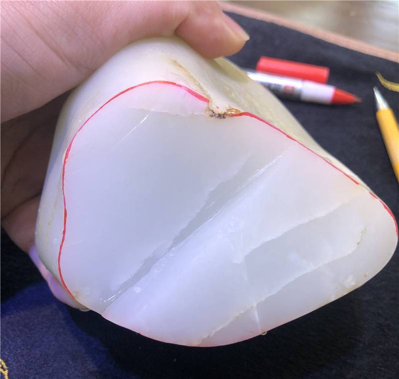 和田玉里的鬼料炮弹料切开后商家笑了