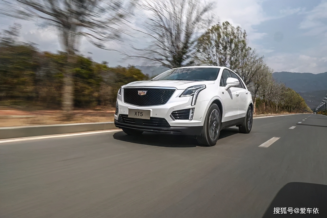 新款凯迪拉克xt52048v轻混让这款车如虎添翼