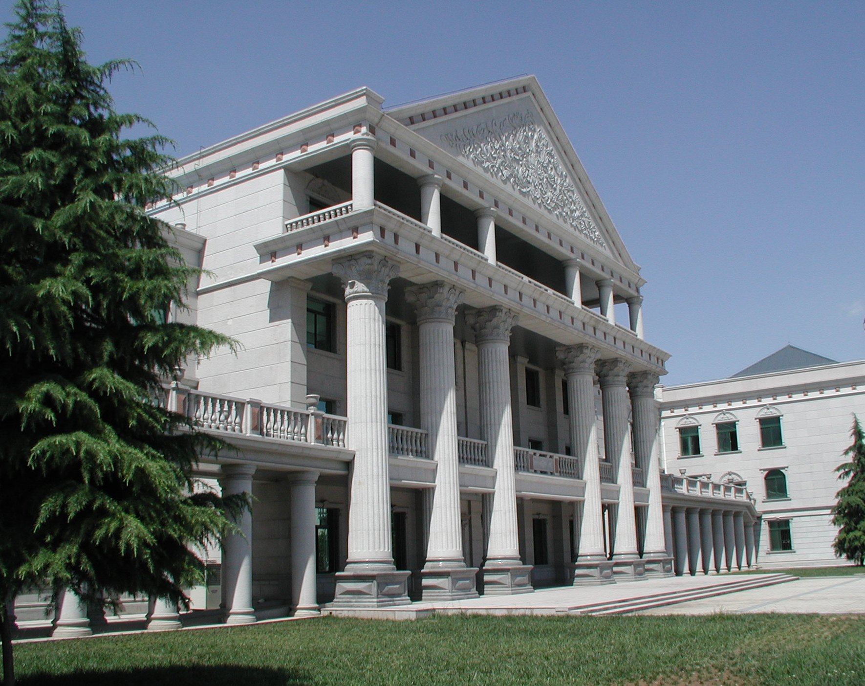 寻找最美校园走进西安外事学院