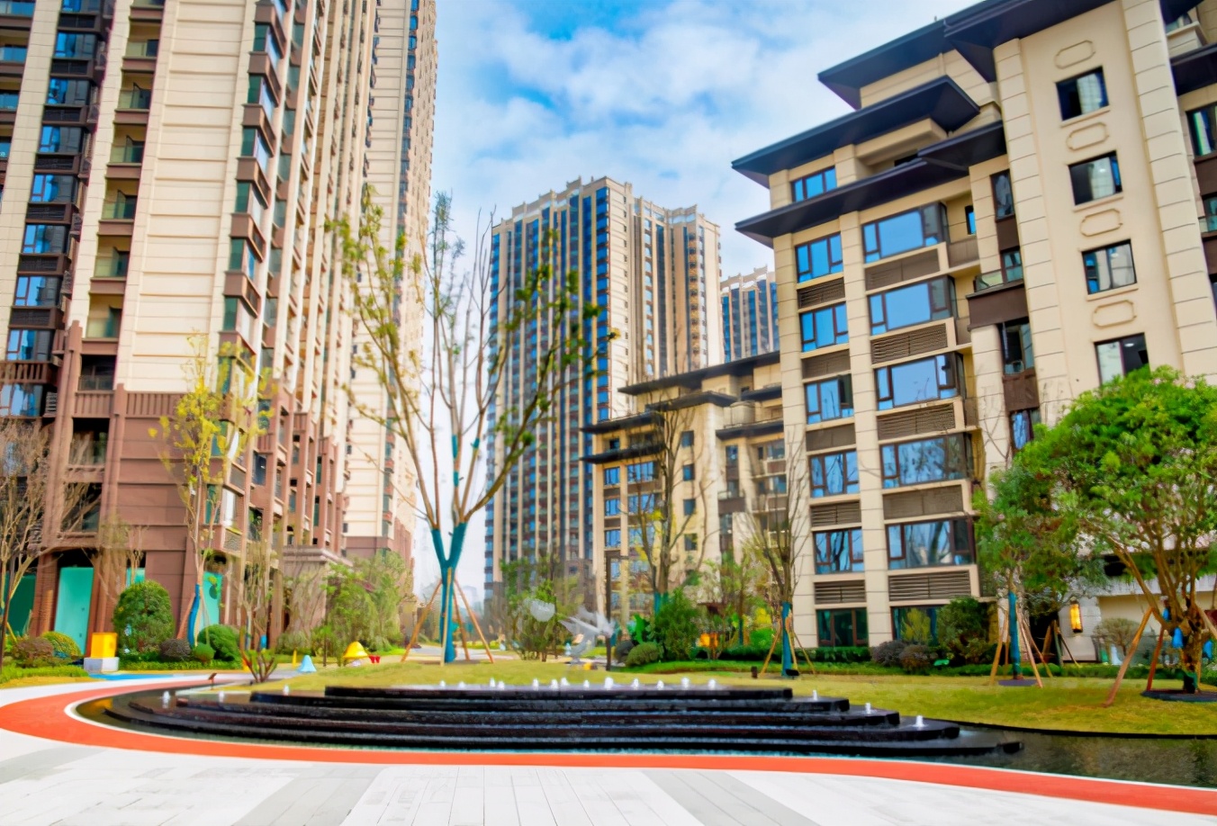 不过西永大学城这一片的别墅实在太多了,周边的融城华府,龙湖的花千树