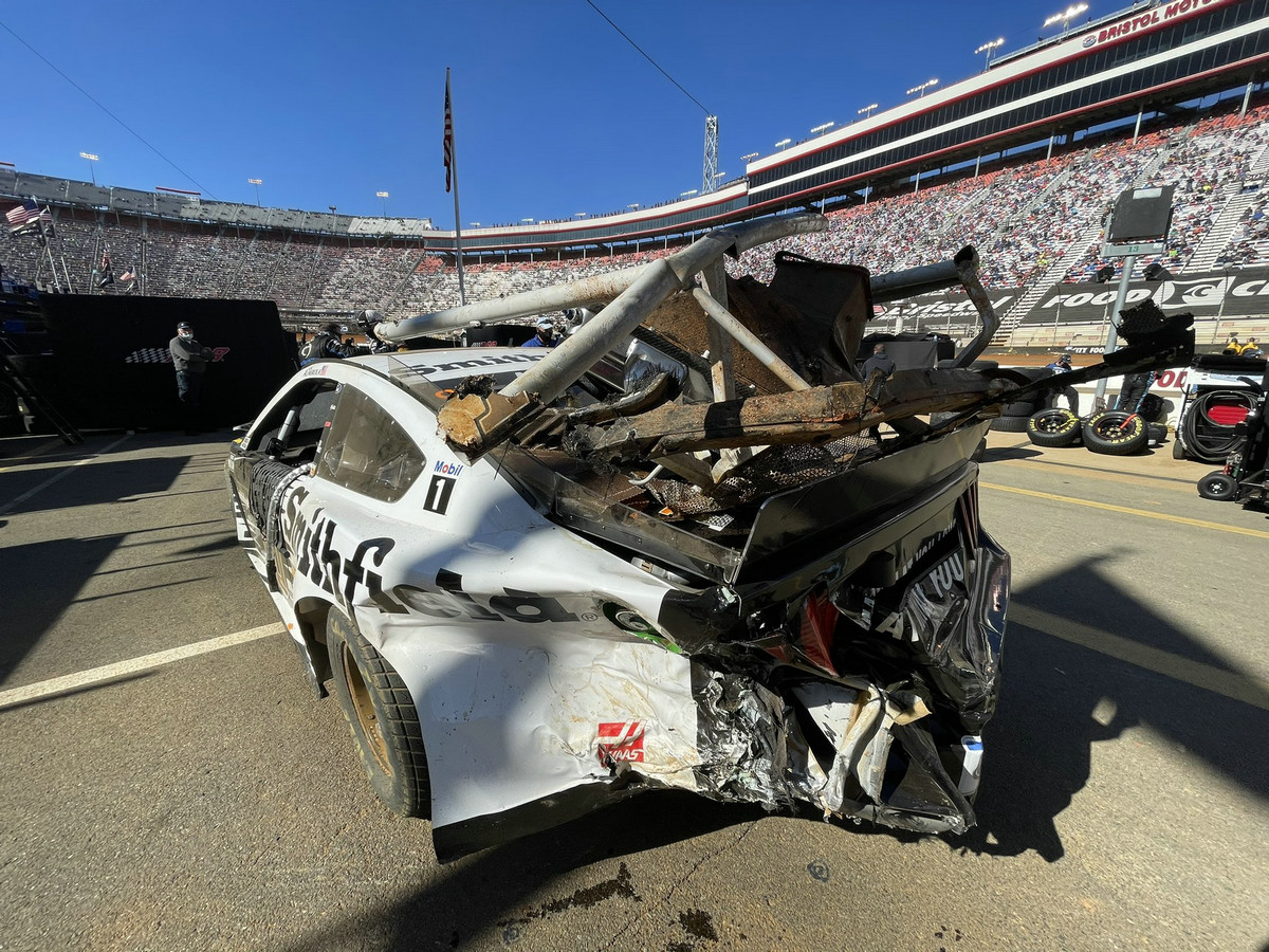 原创惊险刺激,纳斯卡越野赛的安全车撞上了赛车