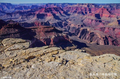 美国最神奇的大峡谷，沟壑纵横，色彩斑斓，堪称“地质教科书”