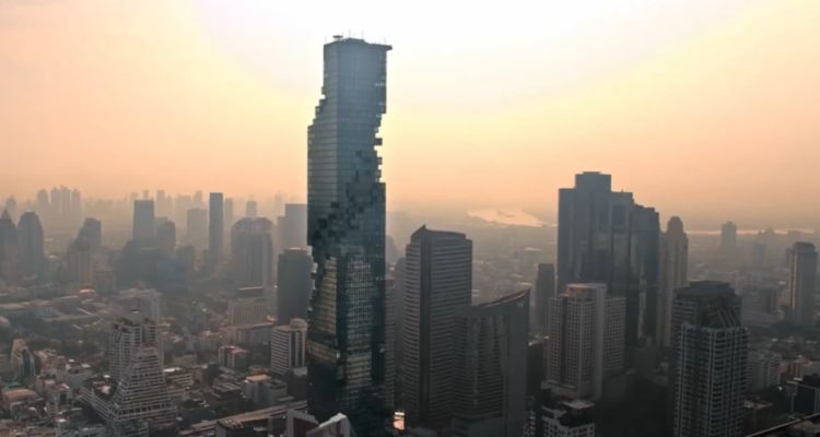 泰国花46亿建高楼，马赛克外表遭人吐槽太丑，不料一开灯惊艳众人