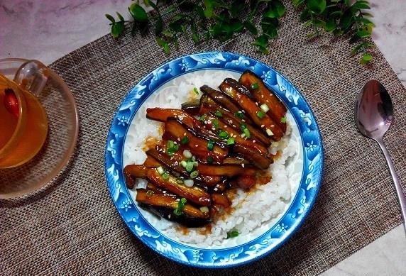 一碗照燒茄子飯:無需油炸,軟糯鮮香超有味兒