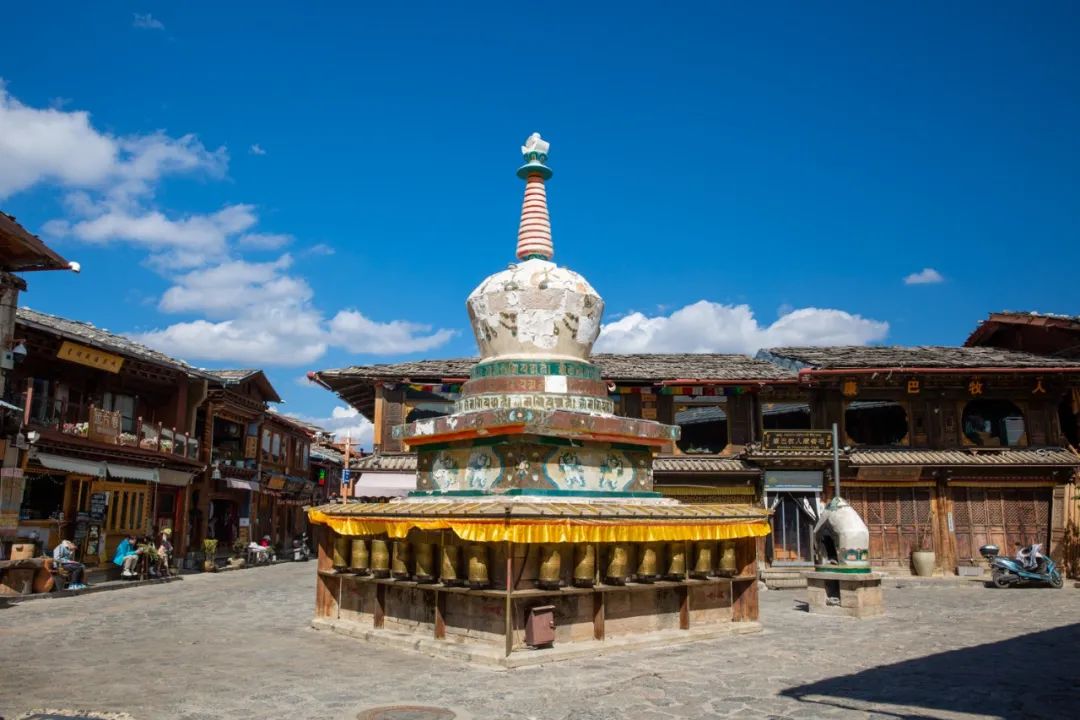 独克宗,是位于香格里拉市区内的一座古城.